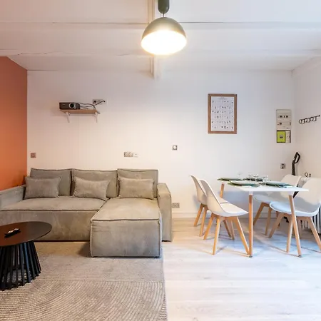 Le Retro With Private Parking